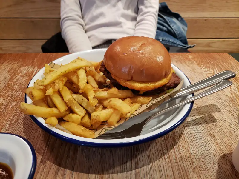 Hamburger di manzo con salsa al chipotle