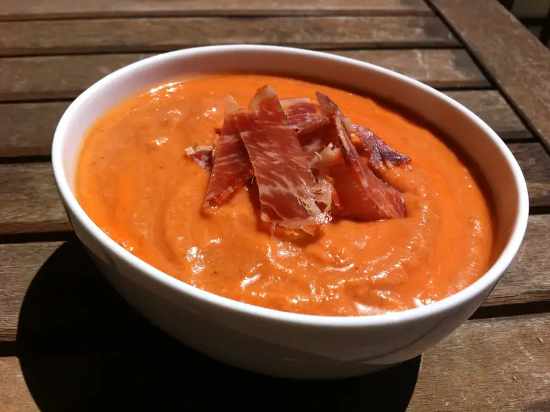 Salmorejo andaluso, a base di pomodori e pane